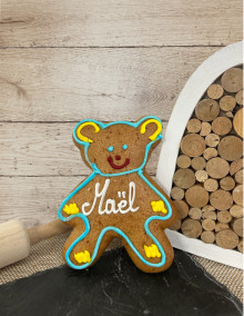 Alsatian gingerbread teddy bear with blue edging 