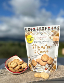 Munster and carvi appetizer biscuits