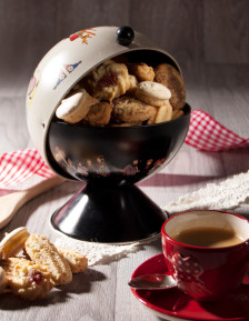 Hansi black sugar bowl filled with biscuits